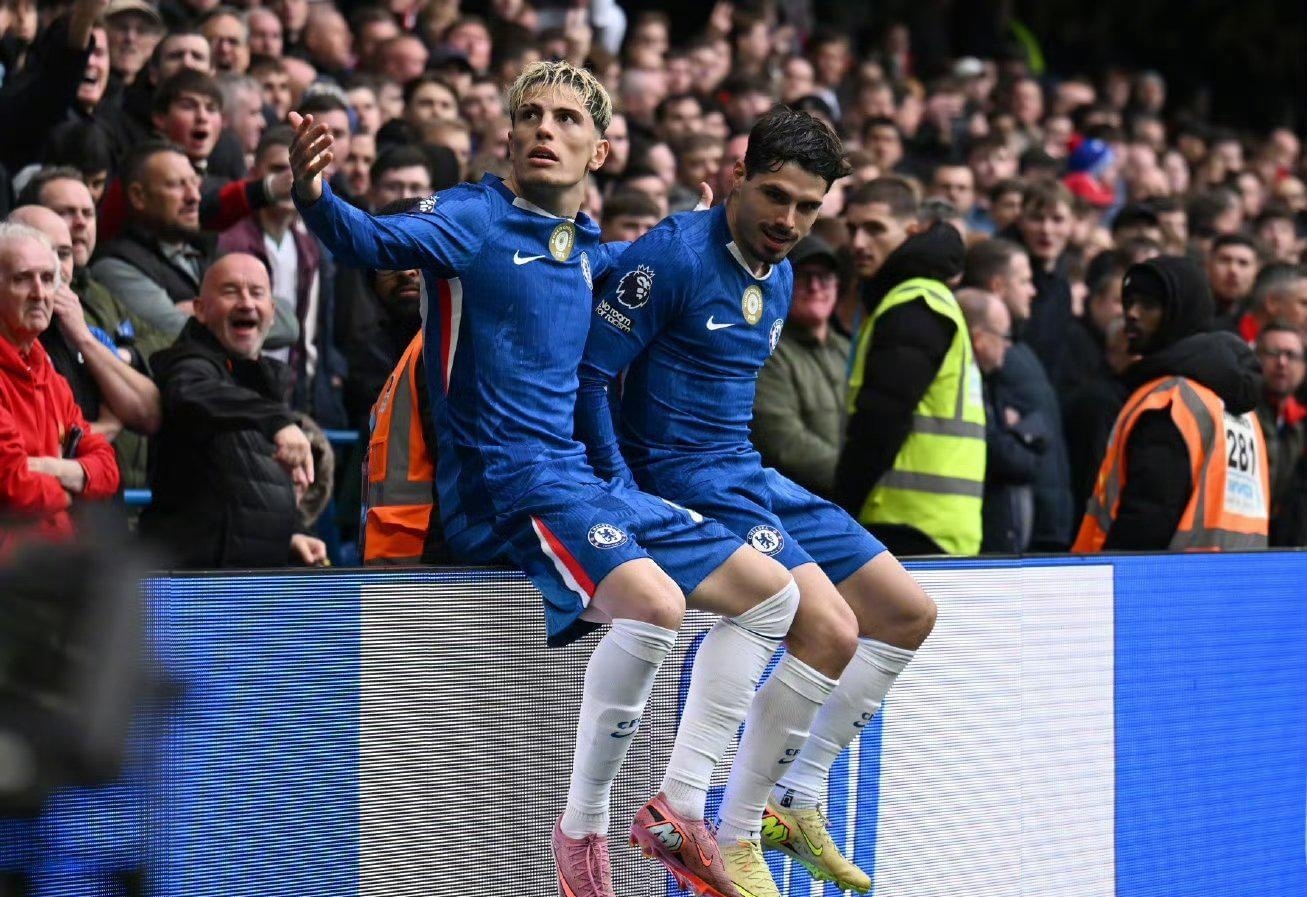 塞尔塔社媒玩梗曼联：五连胜在手，做我们的剪头哥就可以理发了（塞尔塔社媒调侃曼联：拿下五连胜，当我们的“剪头哥”就能理发）