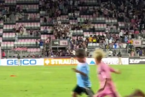 孔蒂：我们的中场只剩洛博特卡和小麦，希望不会再有人受伤（孔蒂：中场仅剩洛博特卡与小麦，盼再无伤兵）