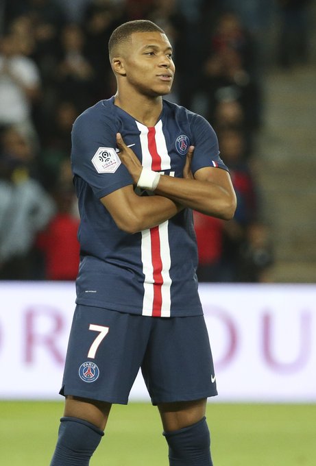 诺里斯：我没想到自己会哭，现在体会到了维斯塔潘的感受（诺里斯感慨：意外落泪，终于理解维斯塔潘的心情）