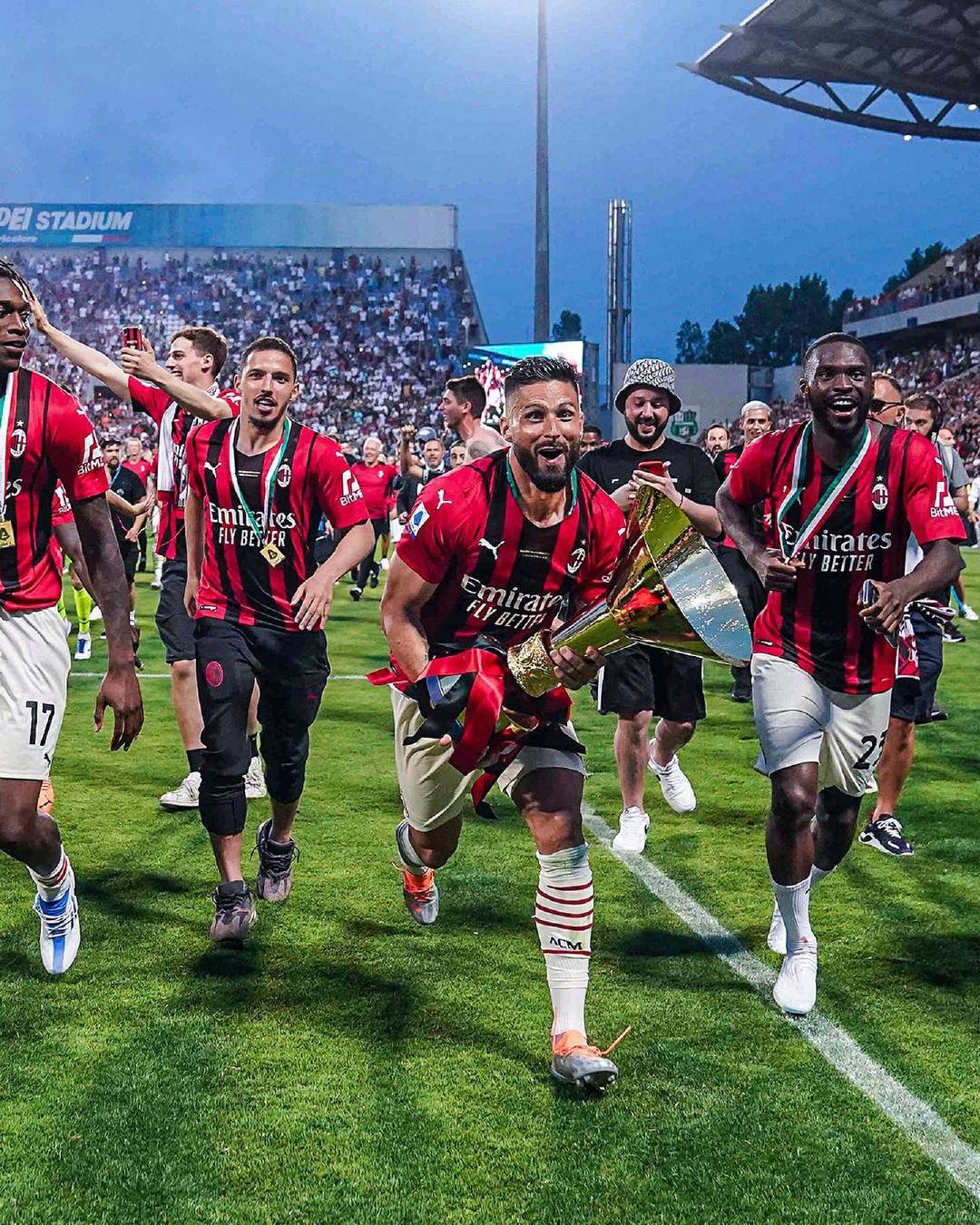 首尔外援亚赞：祝贺海港夺冠；只要团结一致就一定会有好结果（首尔外援亚赞：恭喜海港加冕冠军，团队齐心终有好结果）