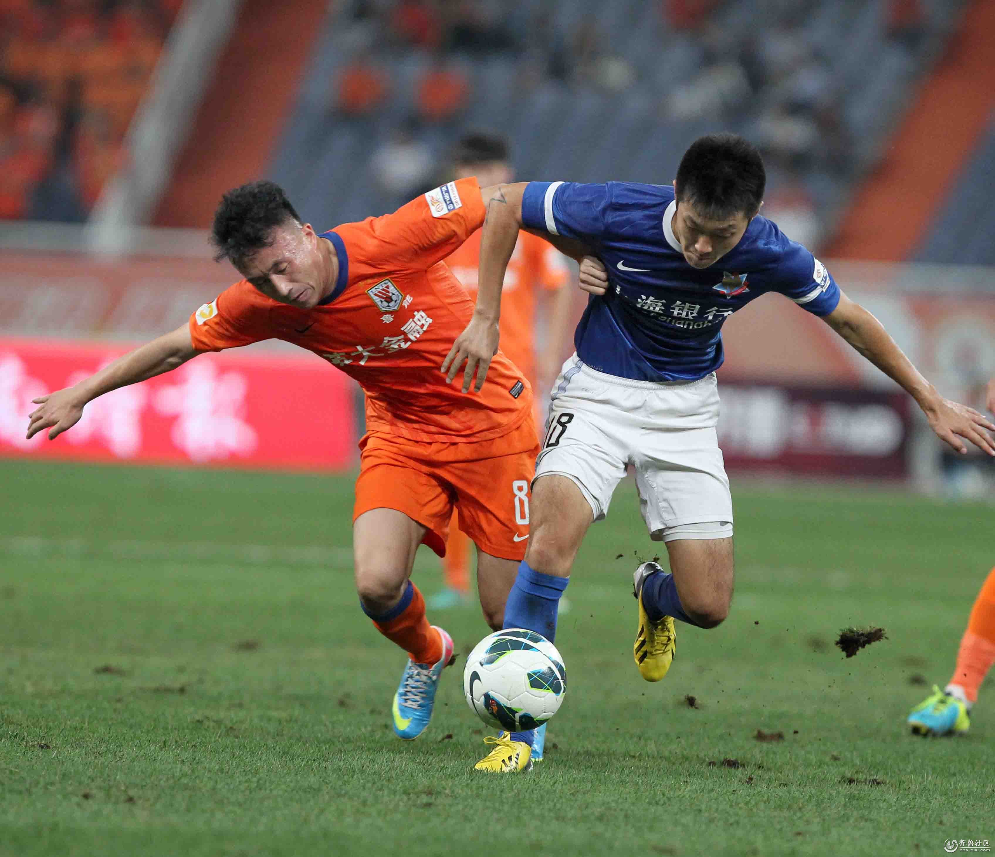 传记作者：莱万曾不满哈维的训练，他在波兰和拜仁都曾施压换帅（传记作者称：莱万不满哈维训练方式，曾在波兰与拜仁推动更换主帅）