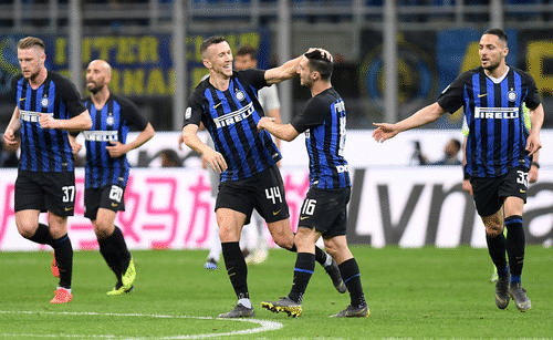 巴萨官方：欧冠对法鹰将检查穿客队球衣者身份，排除非法购票（巴萨通告：欧冠战法鹰将核验身着客队球衣者身份，杜绝非法购票）